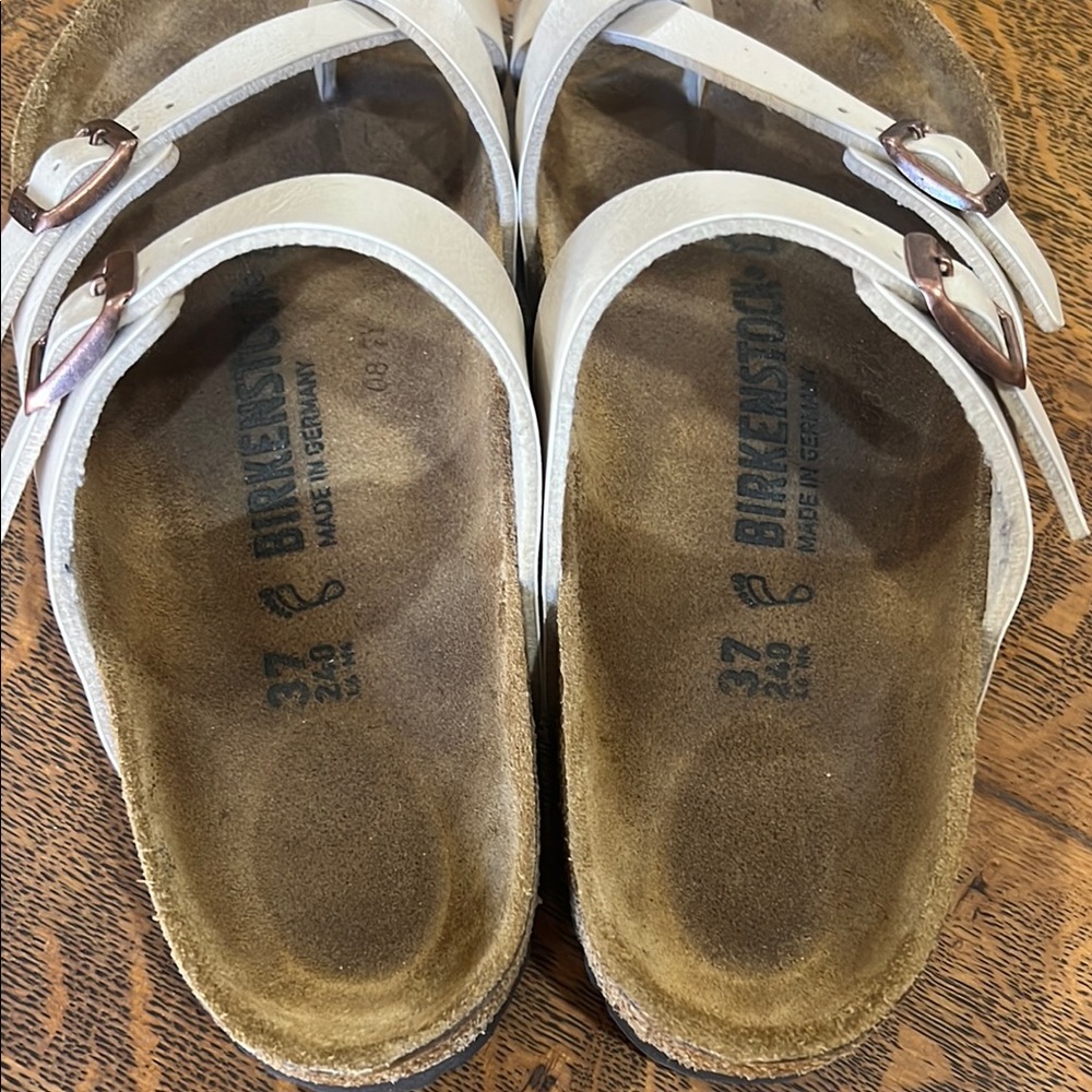 Birkenstock Cream Sandals with Adjustable Straps - Picture 2 of 3